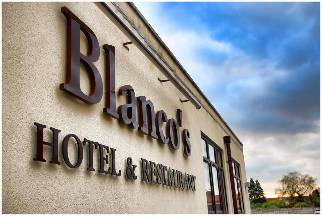 Blanco'S Hotel พอร์ตทัลบอต ภายนอก รูปภาพ